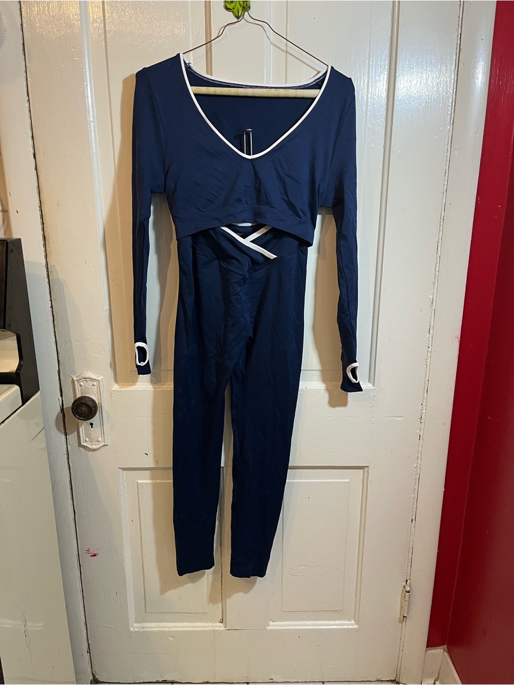 Ladies navy blue athletic workout set w long sleeve  V-neck crop top size Large
